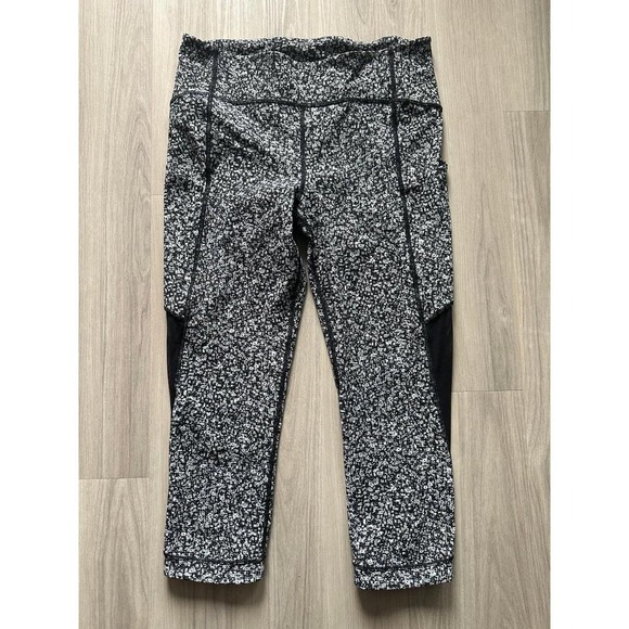 Lululemon‎ Sole Training Crop Leggings *Daisy Dust Alpine White Black size 10 - Picture 1 of 4